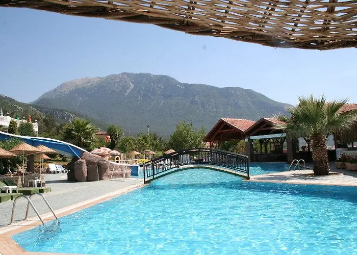 Violet מלון Ovacık